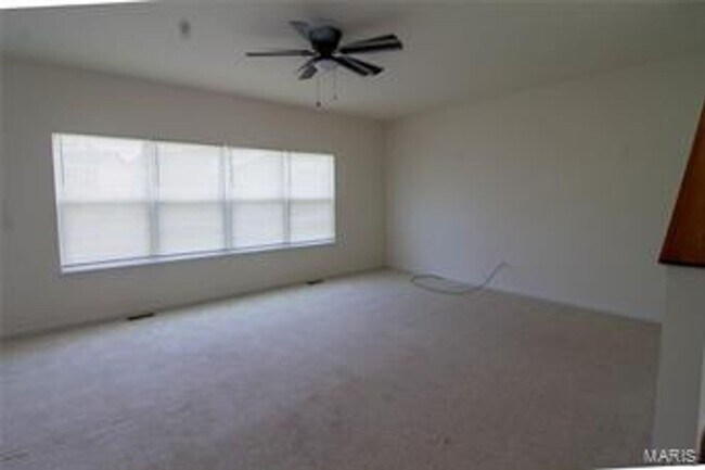 Building Photo - *Ready for Immediate Move In*