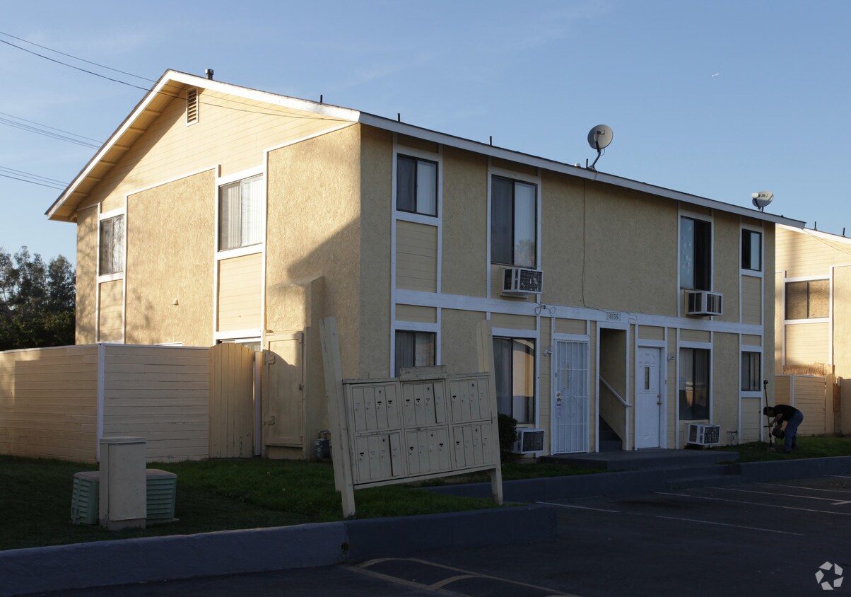 Foto del edificio - 8135 Philbin Ave