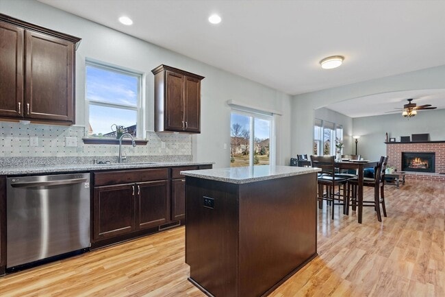 Building Photo - N42W22770 Beacon Ct