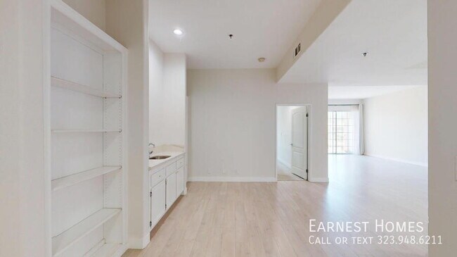 Building Photo - 4348 Mammoth Ave