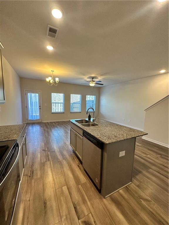 Foto del edificio - 115 Buckingham Ln