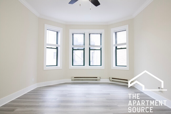 Foto del edificio - 3841 N Greenview Ave