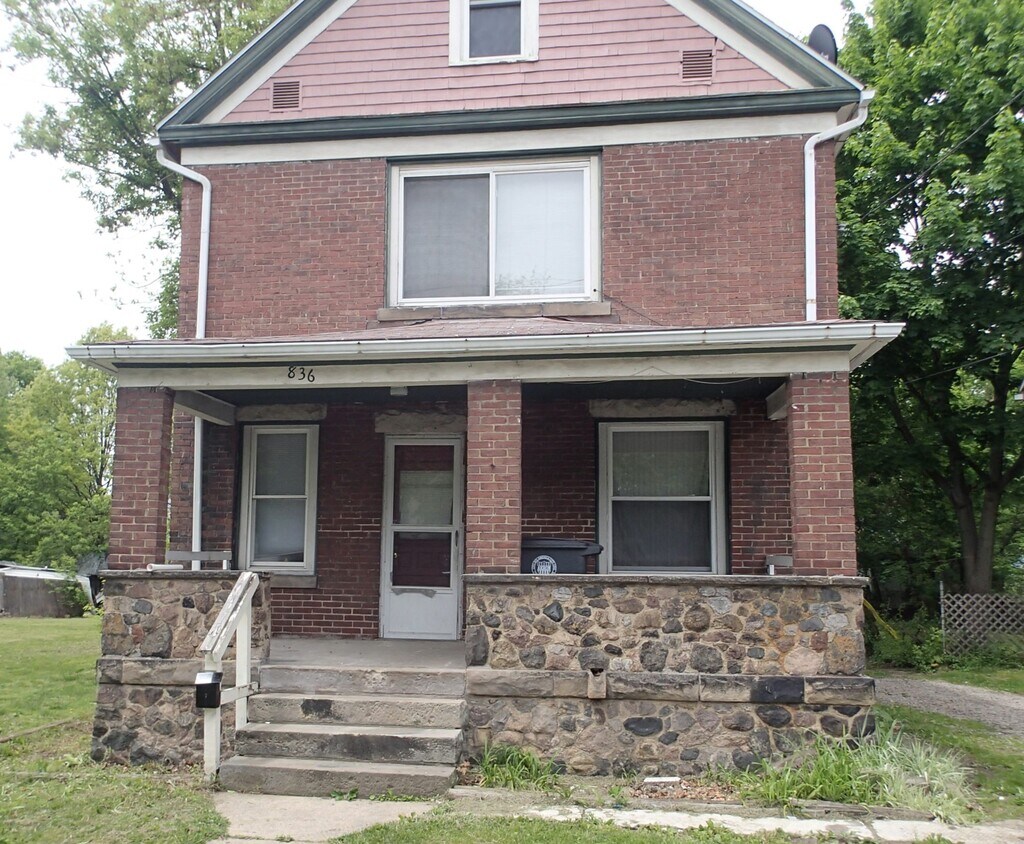 836 N Howard St, Akron, OH 44310 House Rental in Akron, OH