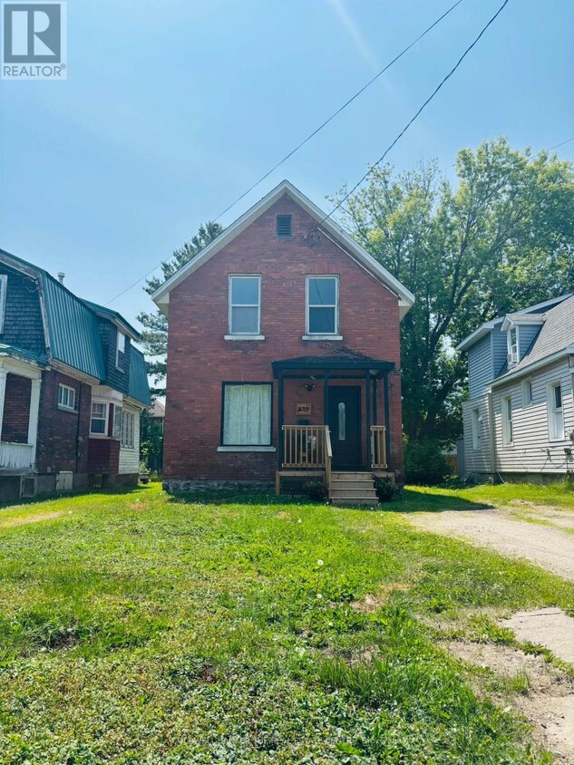 Primary Photo - 439 2nd Ave E