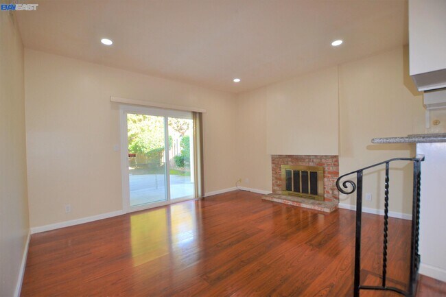 Foto del edificio - 36612 Oak St