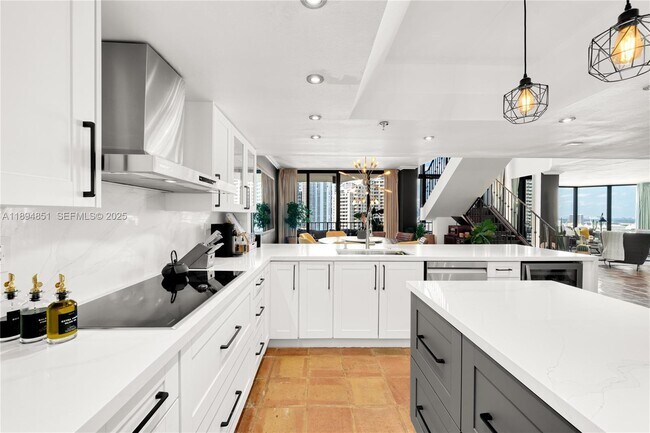 Foto del edificio - 520 Brickell Key Dr