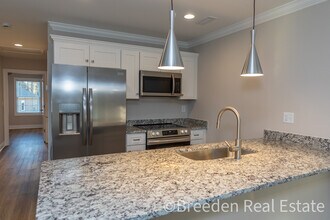 Building Photo - 808 5th Ave SW