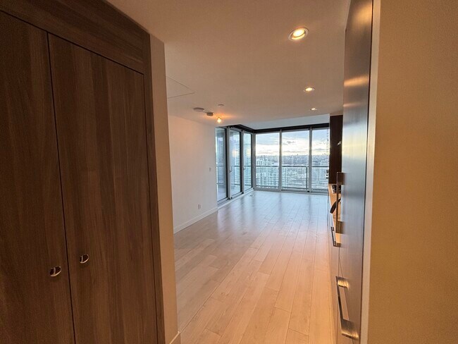 Photo du bâtiment - 2611-4720 Lougheed Highway