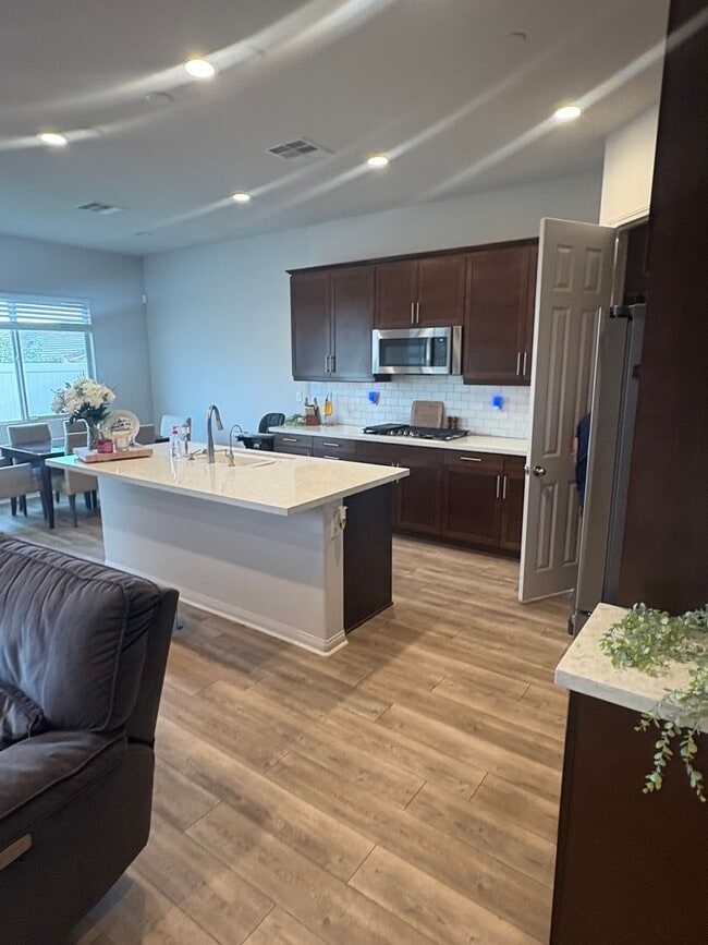 Building Photo - Beautiful home Bedford community!