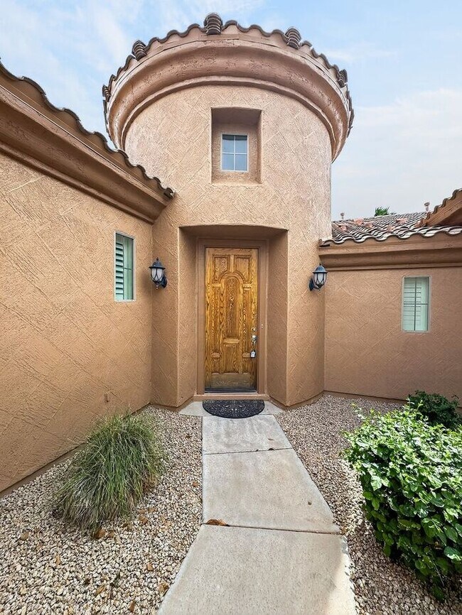 Building Photo - Spacious 3 car garage home at Paseo Trail!