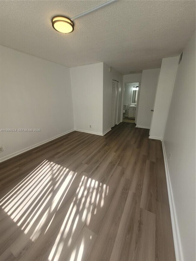 Foto del edificio - 10773 Cleary Blvd