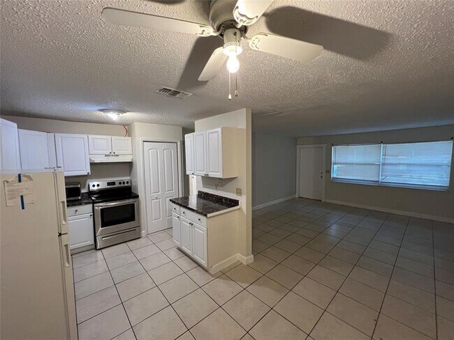 Foto del edificio - 5303 NW 24th Ct