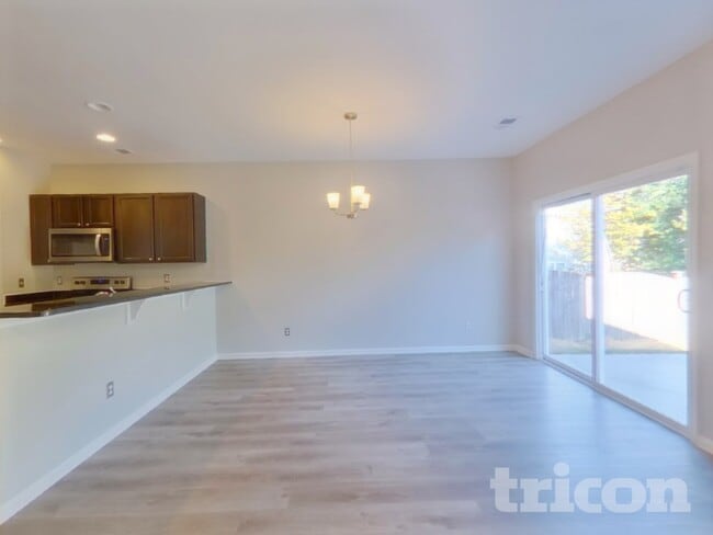 Building Photo - 221 Chestnut Oak Ln