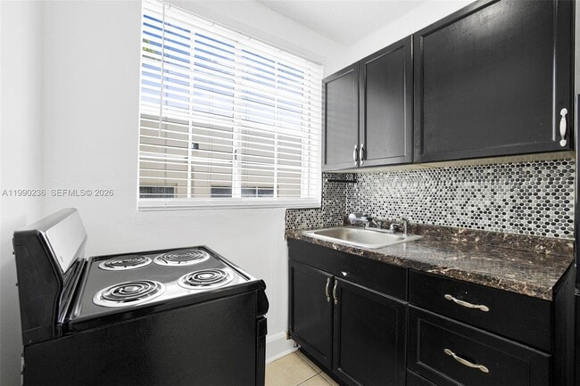 Building Photo - 1563 SW 2nd St