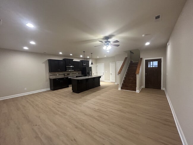 Building Photo - 3-Bedroom 2.5 Bathroom with Walk In Closets and 2-Car Garage For Rent