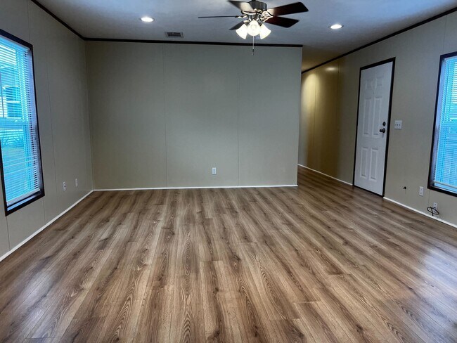 Foto del edificio - 709 N Collins Fwy