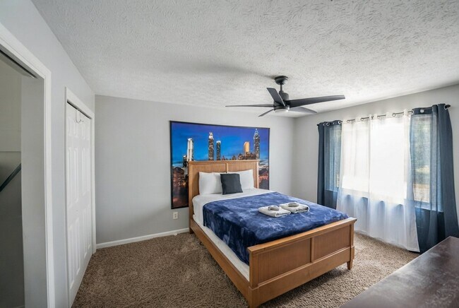 Foto del edificio - 725 Swamp Creek Dr
