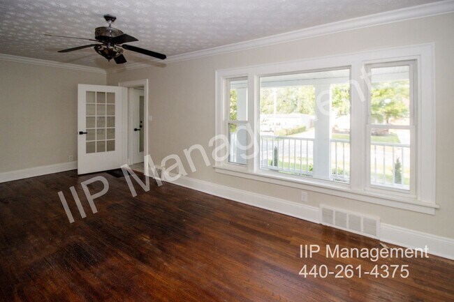 Foto del edificio - 2127 Rossmoor Rd