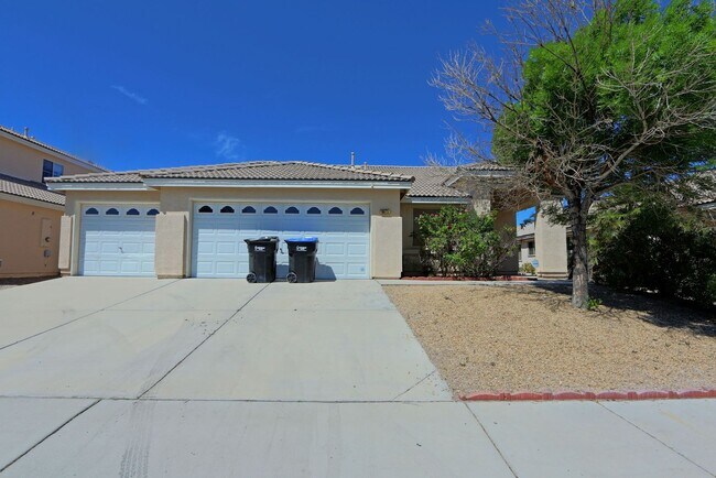 Building Photo - Fabulous Home!