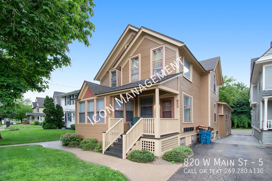 Primary Photo - 820 W Main St