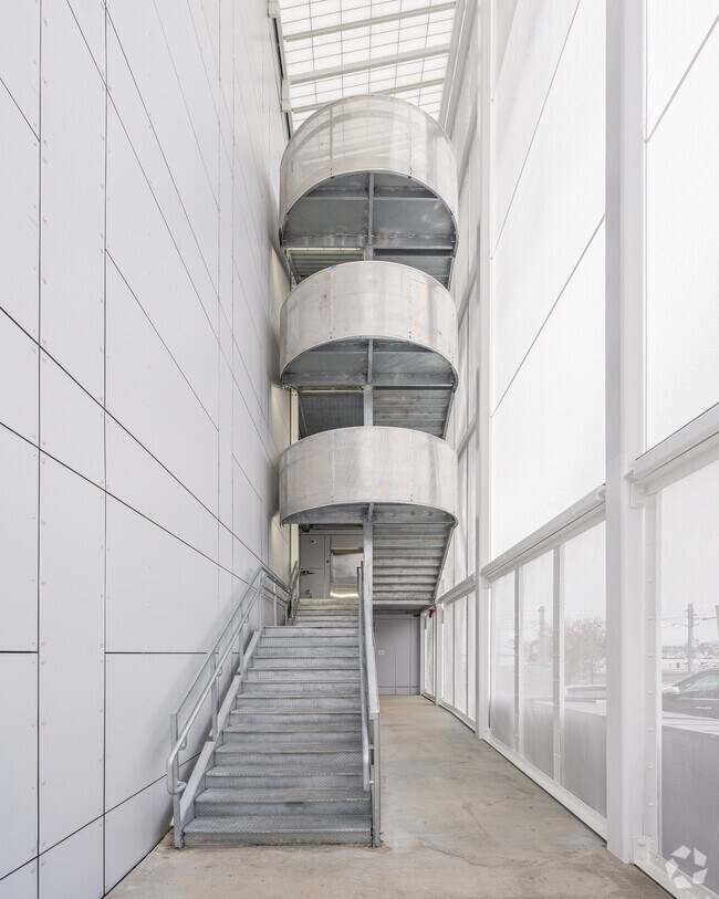 Escalera principal - Vessel - Bank Street