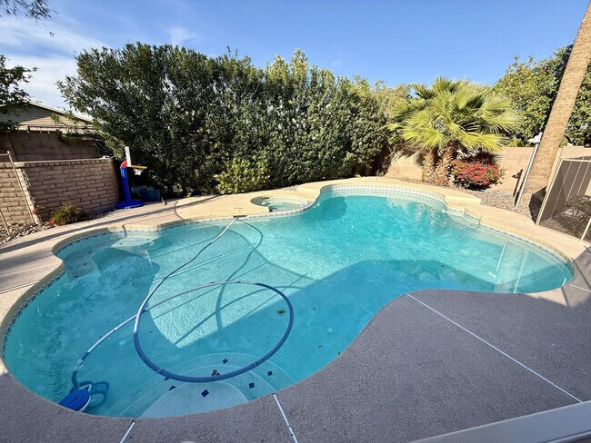 Foto del edificio - 4616 E Pershing Ave