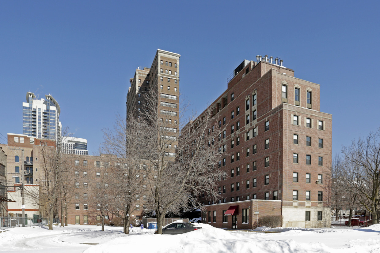 Primary Photo - Lake Vista Apartments