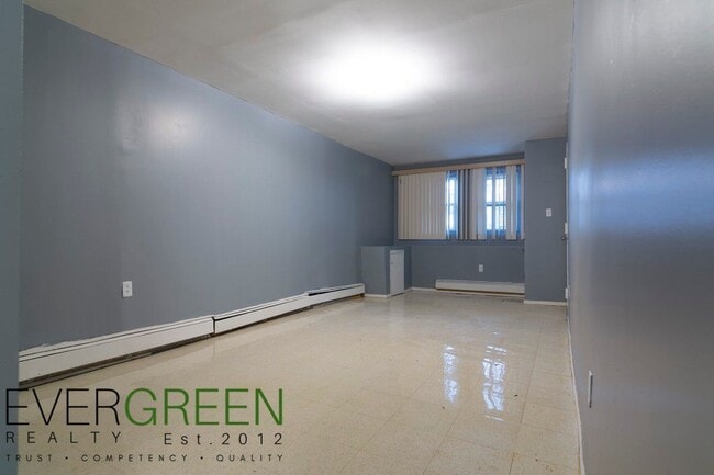 Building Photo - 107 Weirfield St