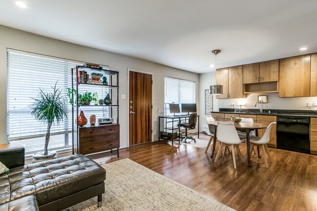 Foto del edificio - 4616 W Lovers Ln
