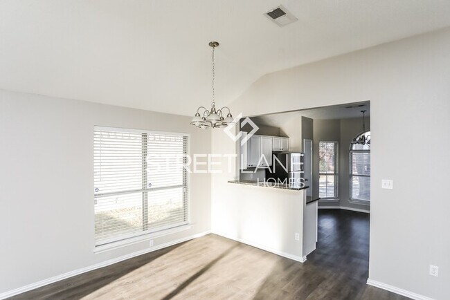 Building Photo - Now offering $1050 off first full month!