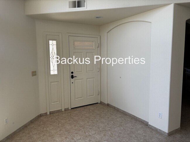 Foto del edificio - Wonderful two bedroom home close to Constitution shopping center
