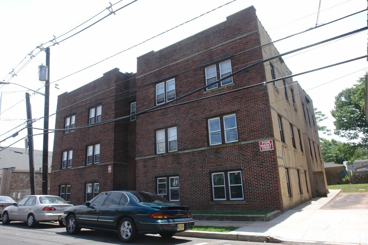 Building Photo - 1013 Chandler Ave