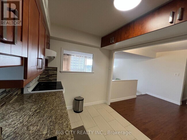 Photo du bâtiment - 1360 York Mills Rd