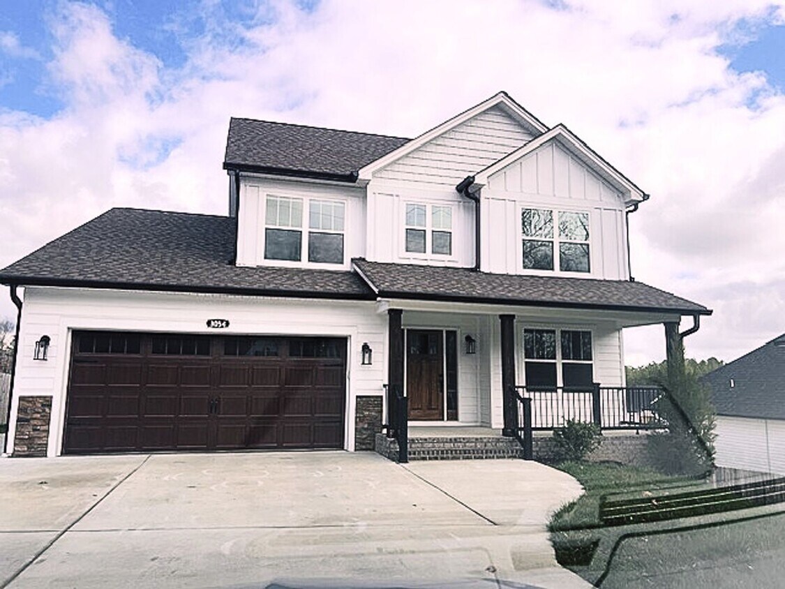 Primary Photo - BEAUTIFUL HOME IN THE CITY