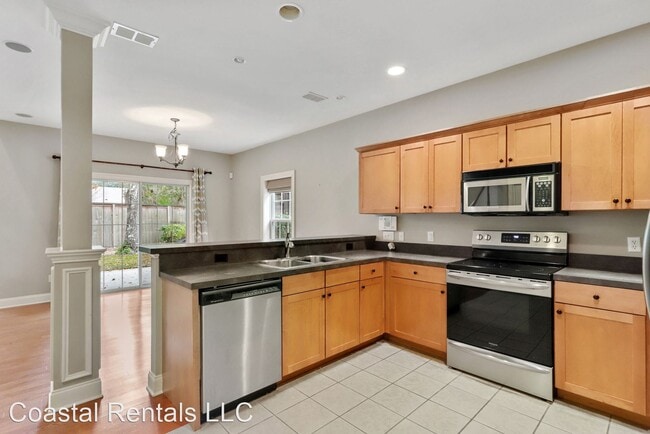 Building Photo - 3 br, 2.5 bath House - 32 Gold Oak Drive