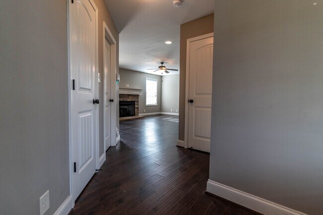 Building Photo - Pet Friendly Four Bedroom!