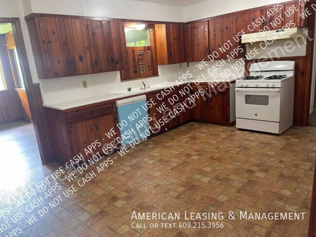 Foto del edificio - *MOVE-IN SPECIAL!!* $100 OFF 1st Full Mont...