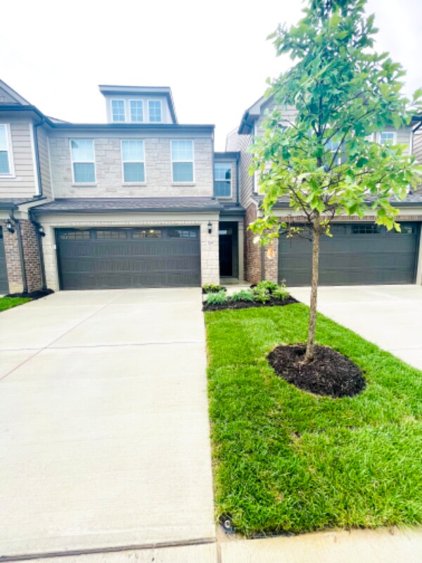 Primary Photo - 104 Addison Cir