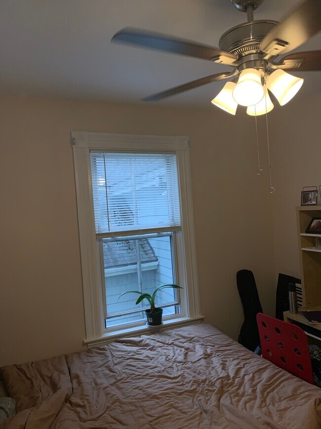 Foto del edificio - 72 Sharon St