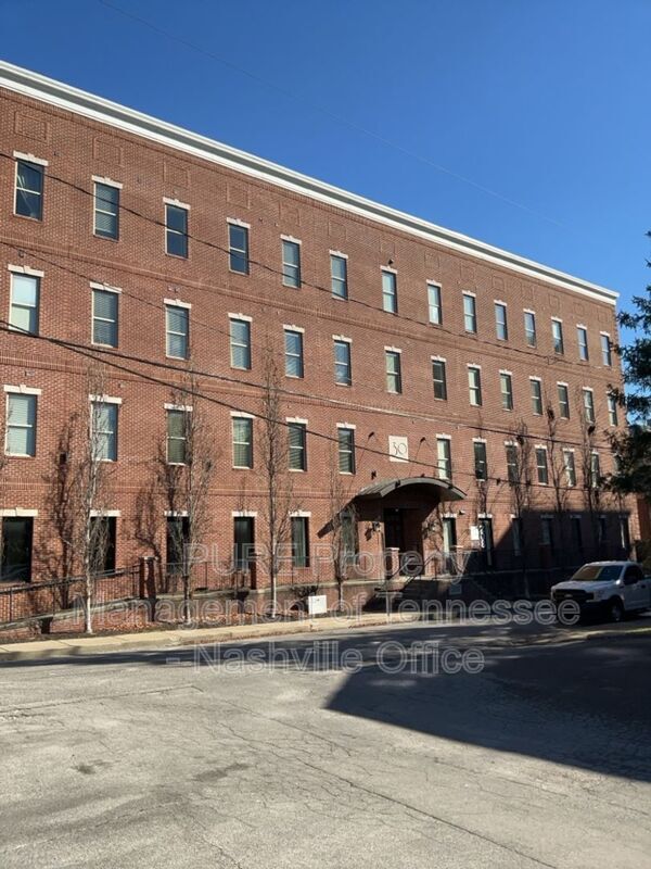 Building Photo - 210 30th Ave N