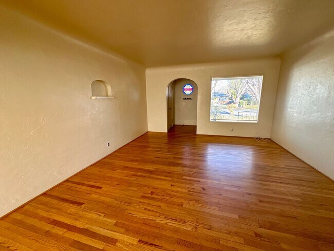 Building Photo - *WINTER SPECIAL - MOVE IN BY 12/31/2025 AND RECEIVE A 55'' FLAT SCREEN TV* CHARMING GARDEN TRACT ...