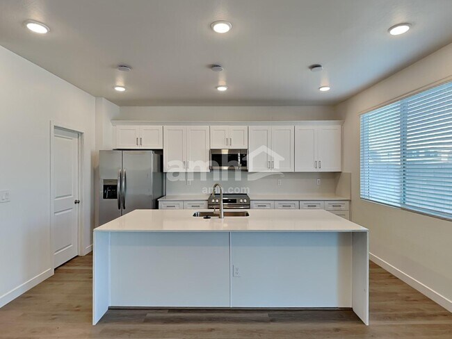 Building Photo - 12634 W Flynn Ln