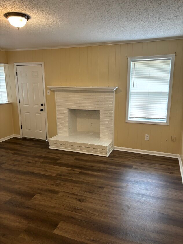 Foto del edificio - 5082 Golden Oaks Dr