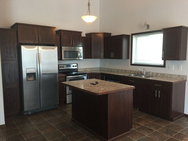 Foto del edificio - Deer Creek 3 bedroom/ 3 Bathroom Home