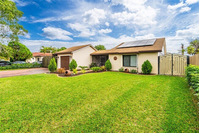 Foto del edificio - 19641 NW 57th Ct