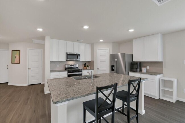 Foto del edificio - 16659 Olivewood Ln