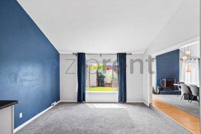 Building Photo - Unit