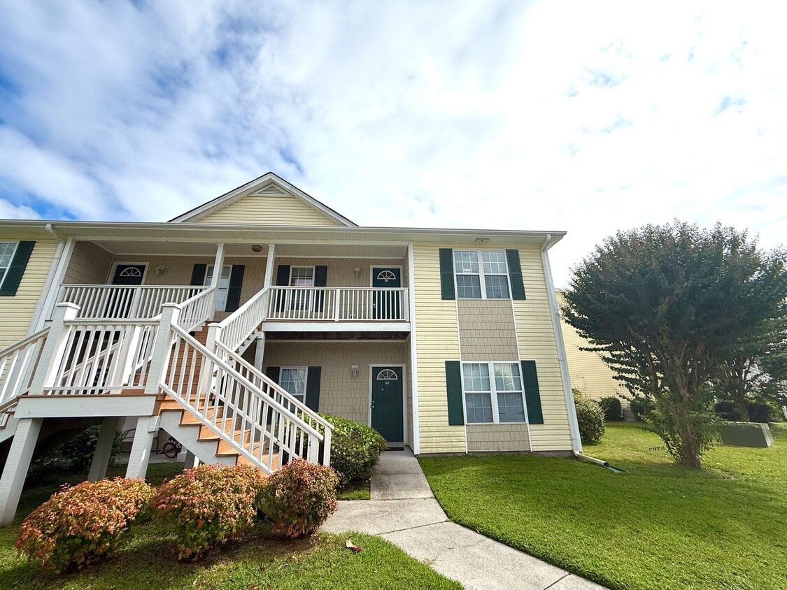 Primary Photo - RENT SPECIAL! Updated Holten Place, top fl...