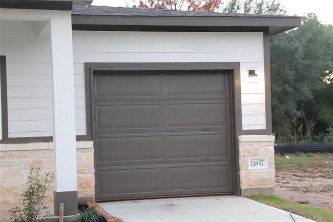 Building Photo - 11857 GATE Dr