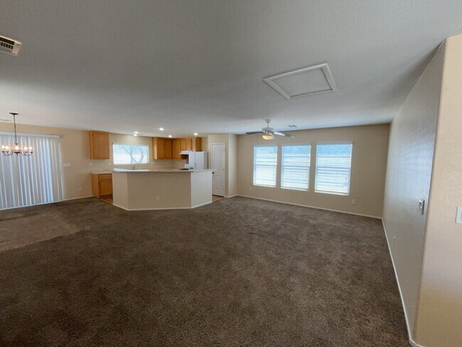 Foto del edificio - Don't miss out on the amazing views this home has to offer!